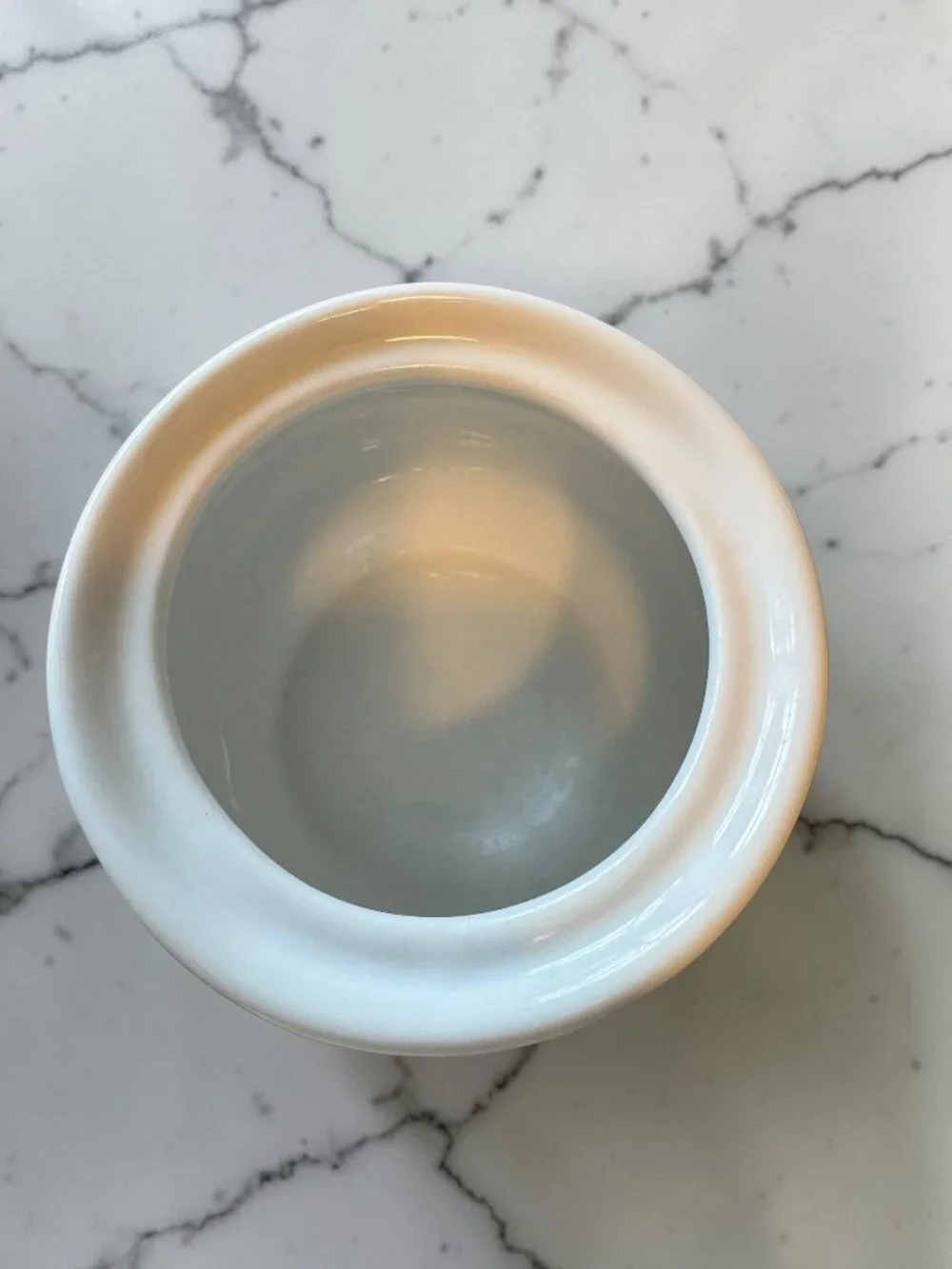 Pottery Barn White Ceramic Sugar Bowl With Lid Blue Rim 4 Inches Tall Made In Ch